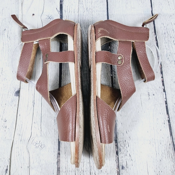 GEE WAWA ANTHROPOLOGIE | leather gladiator strappy open toe flat sandals - Picture 2 of 9